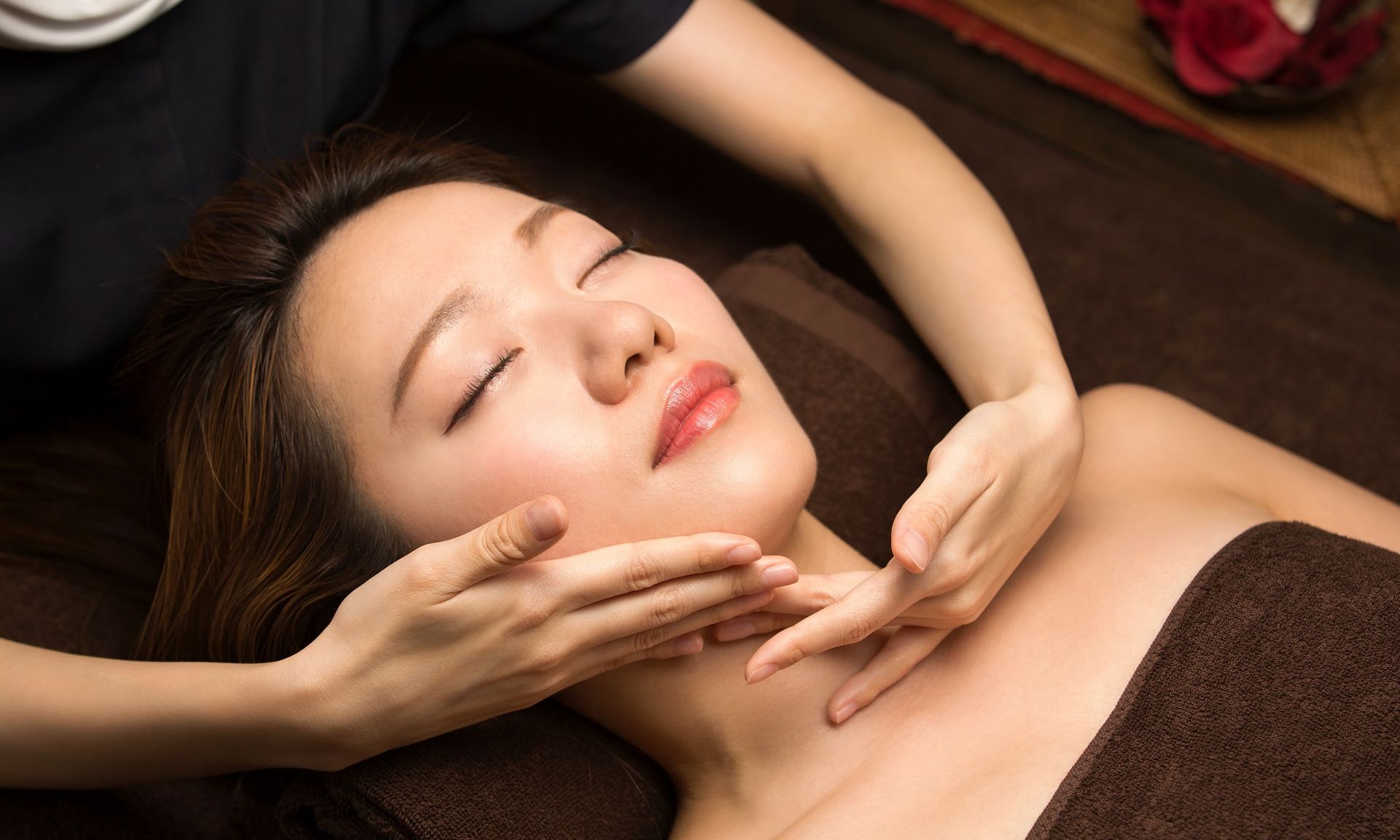 Facial beauty treatment salon